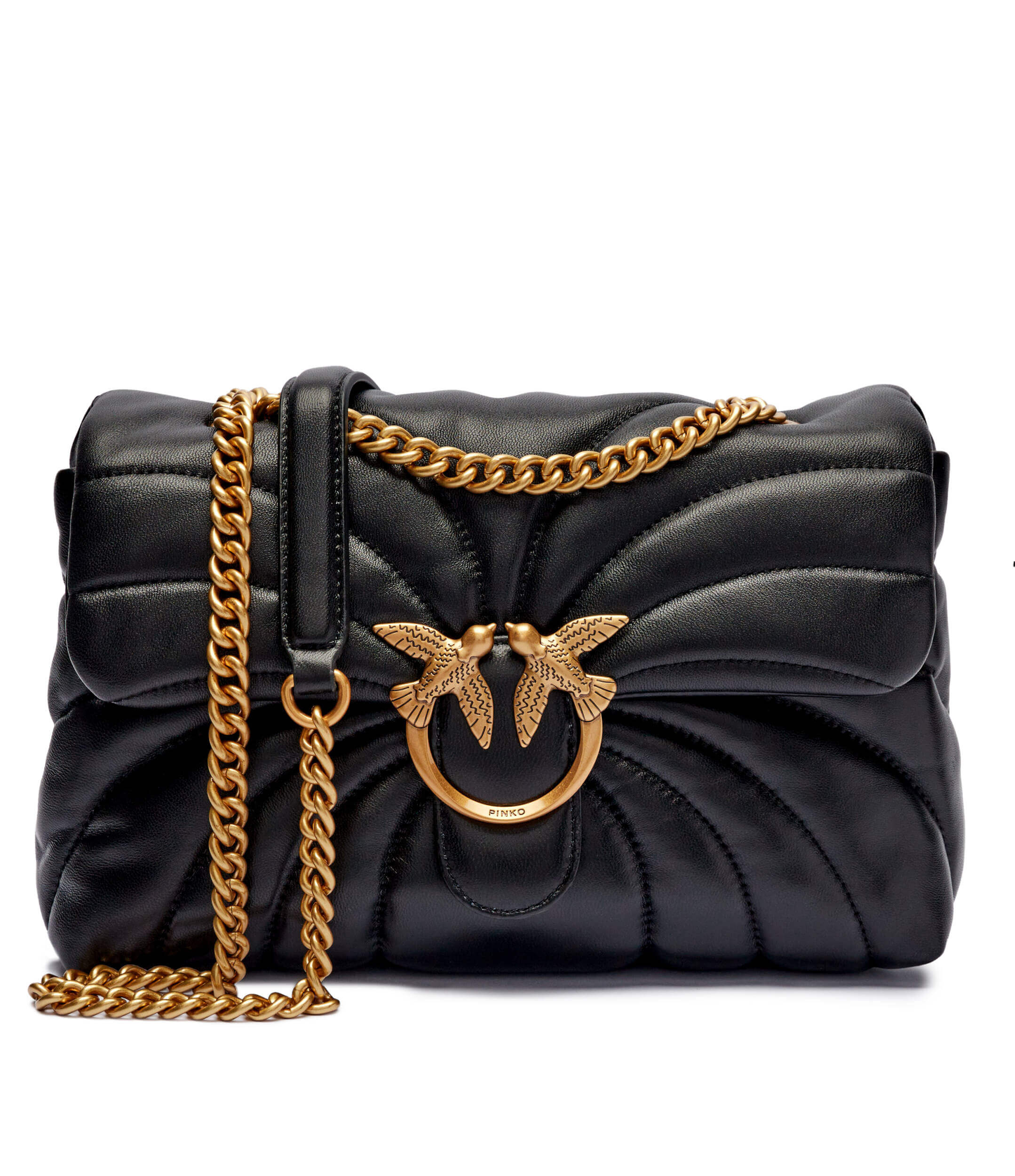 Модель в одежде из новой коллекции